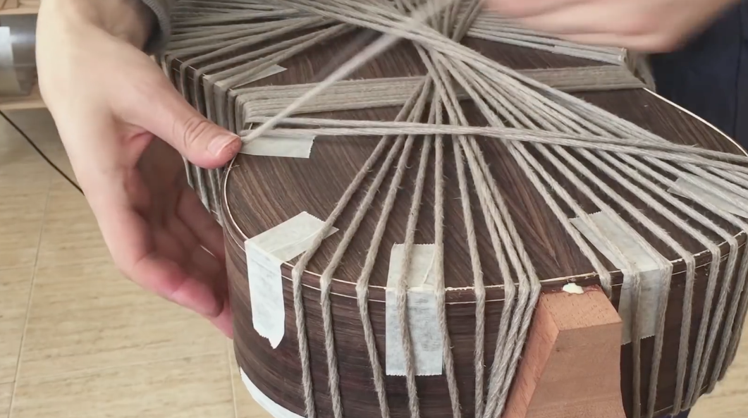 Detalle de construcción de guitarra