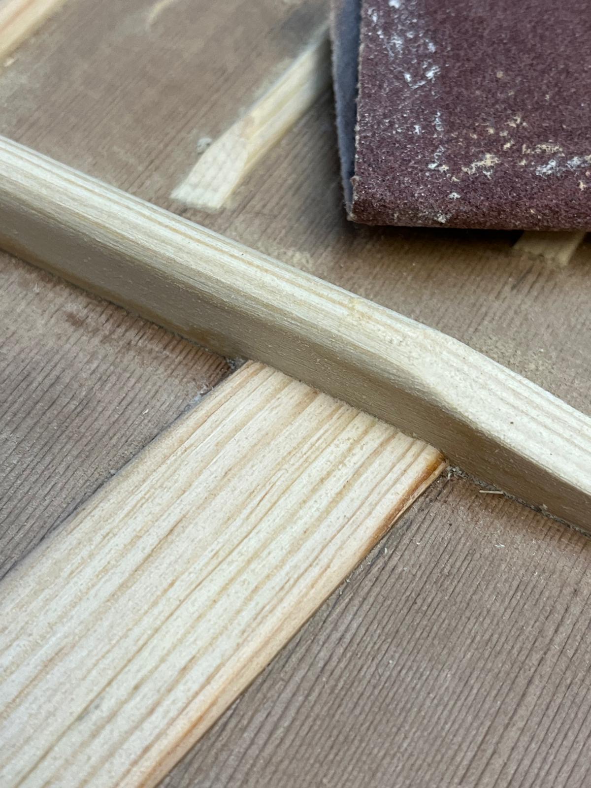Francisco Sánchez trabajando sobre la geometría constructiva de una guitarra