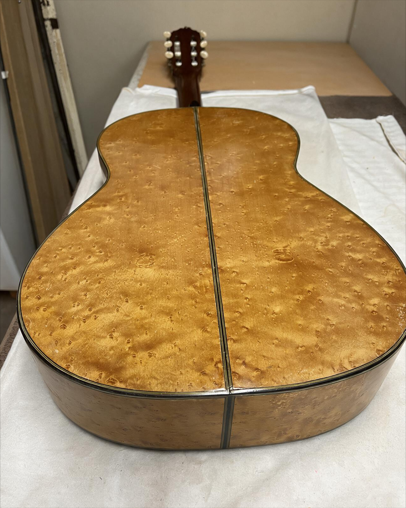 Proceso de restauración de una guitarra Manuel Ramírez de 1915