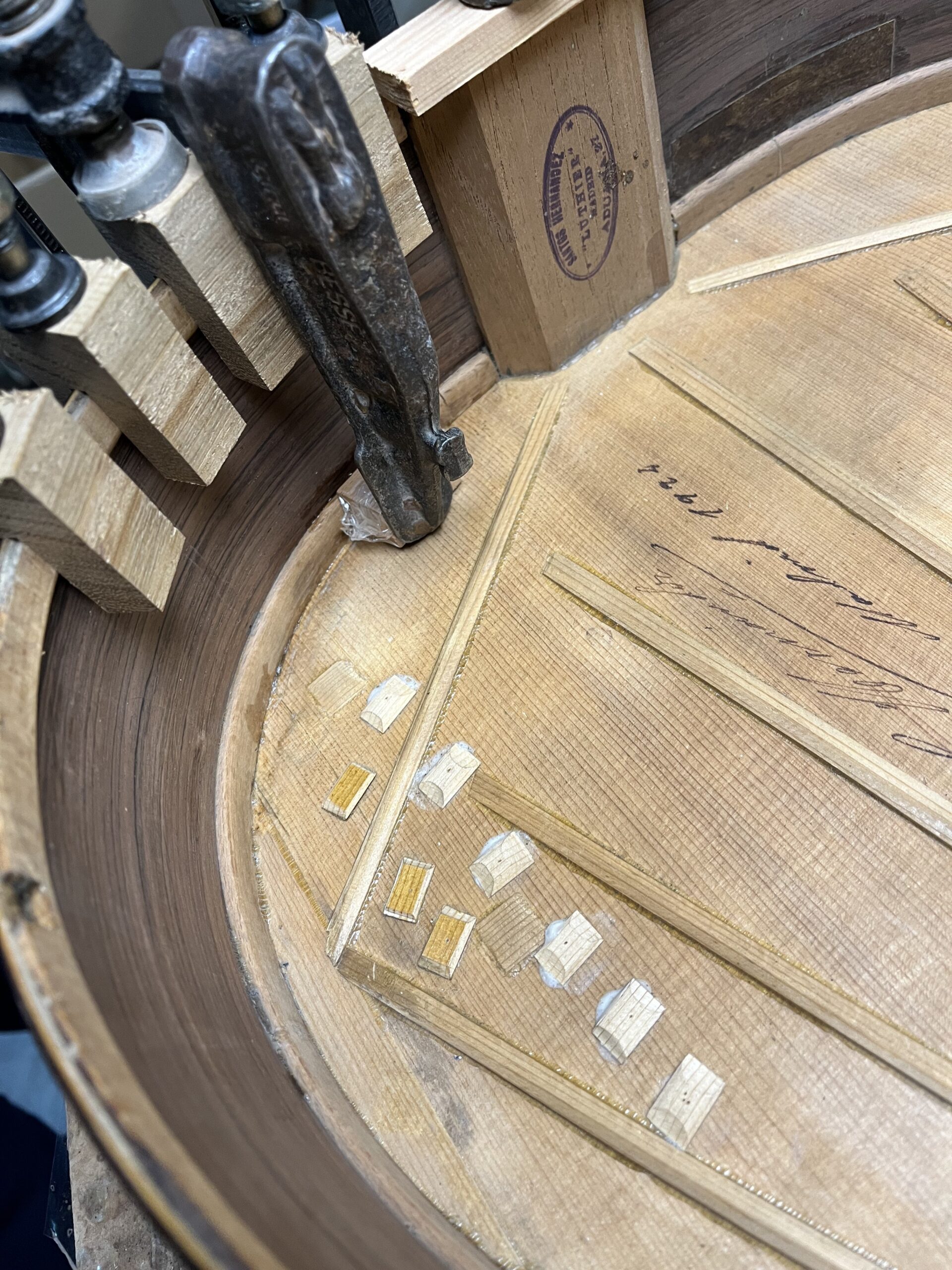 Guitarra Santos Hernández de 1924 restaurada por Francisco Sánchez