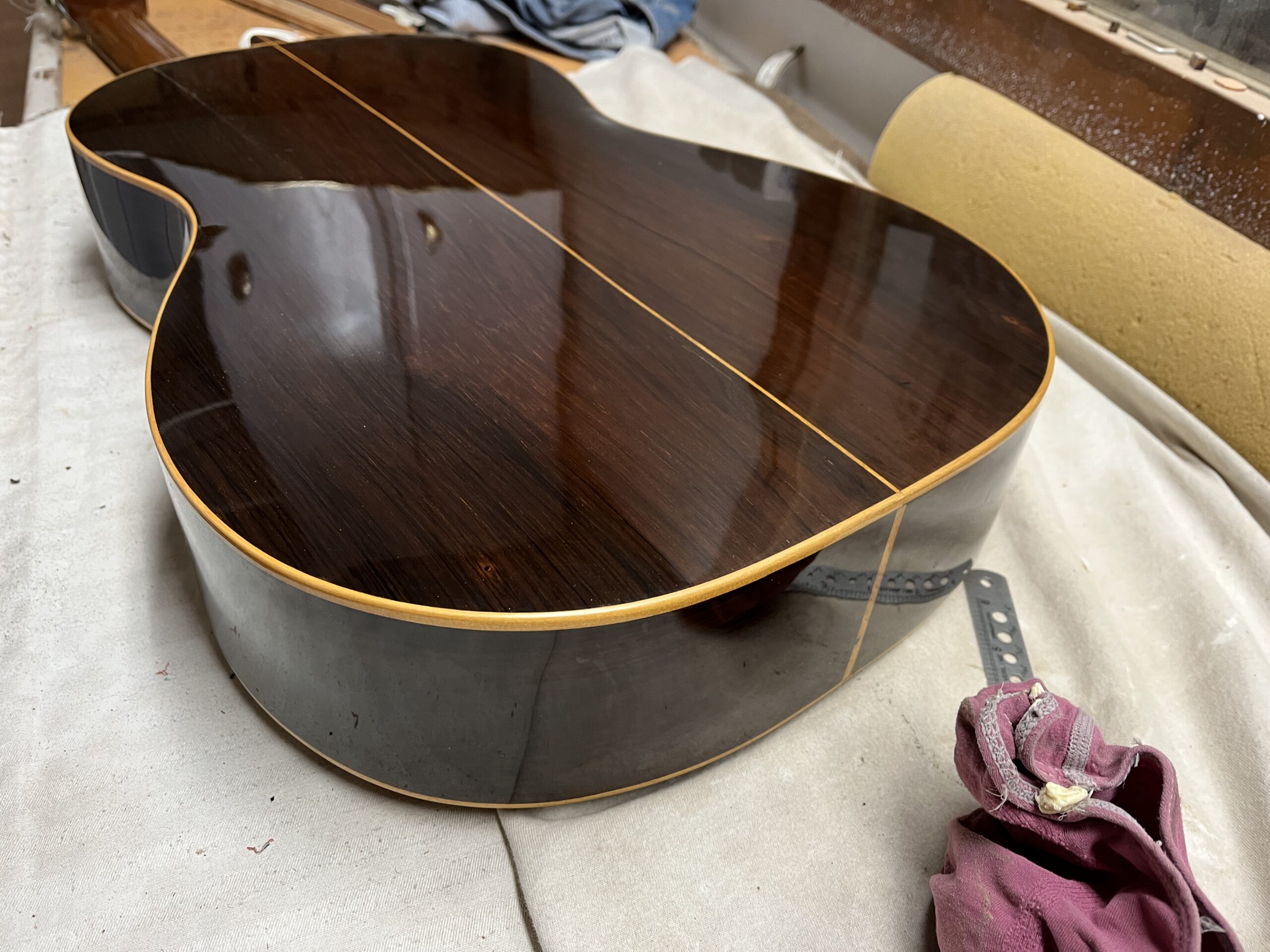 French-polished shellac finish on the restored José Ramírez guitar