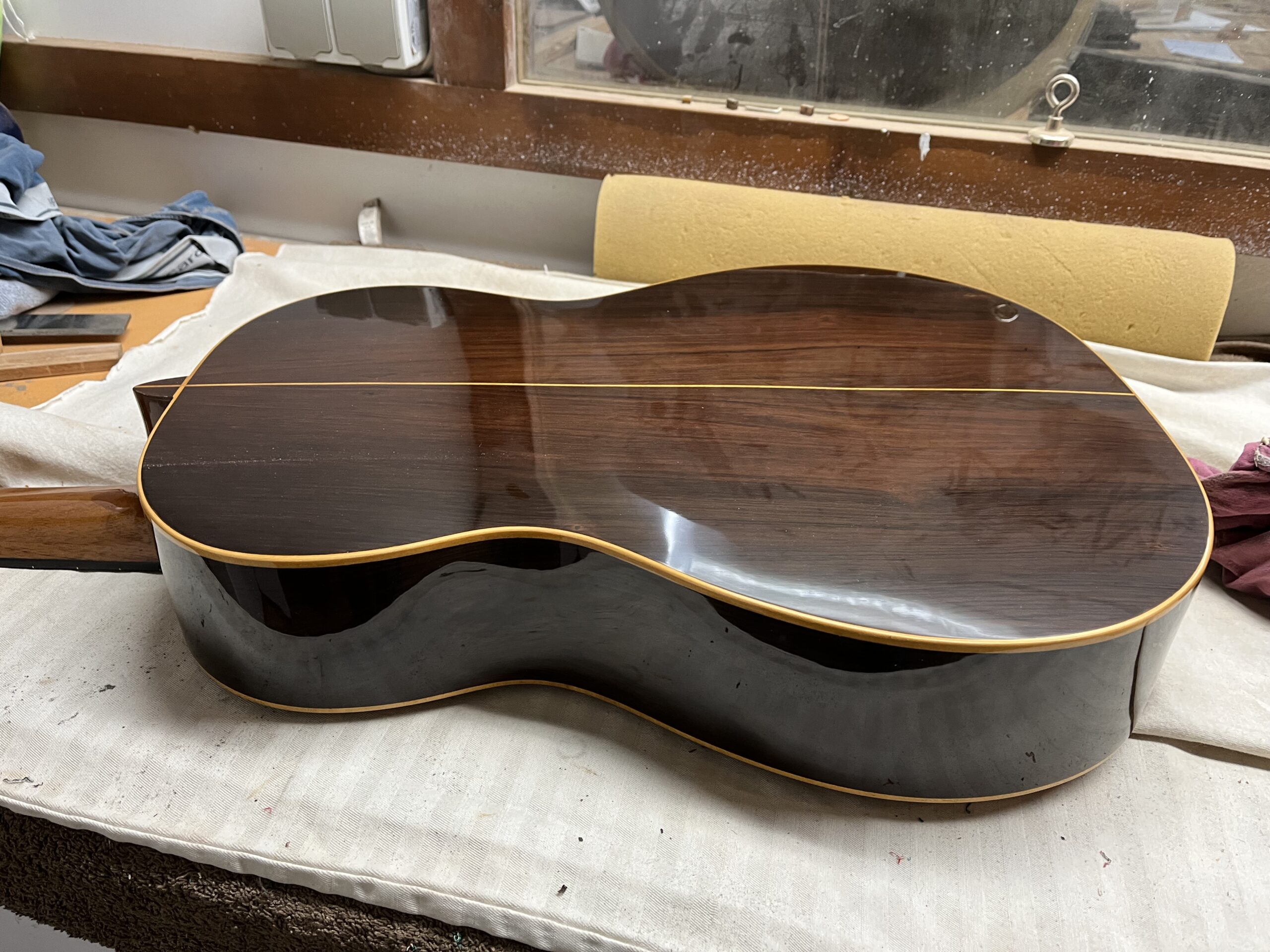 Brazilian rosewood back of the Ramírez guitar restored by Francisco Sánchez