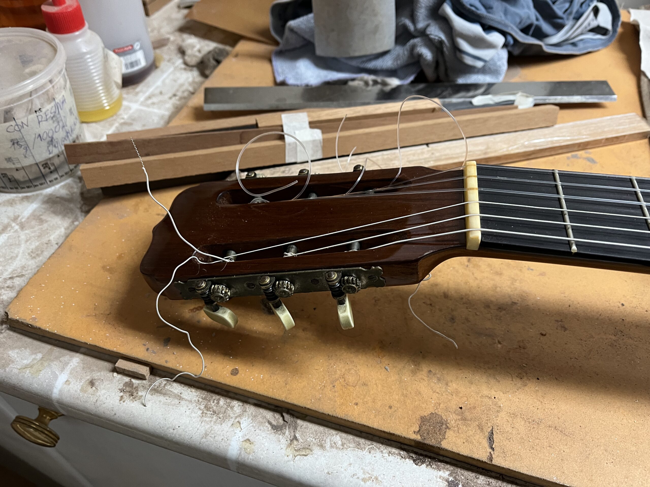 Headstock and geared machine heads of the José Ramírez Spanish guitar
