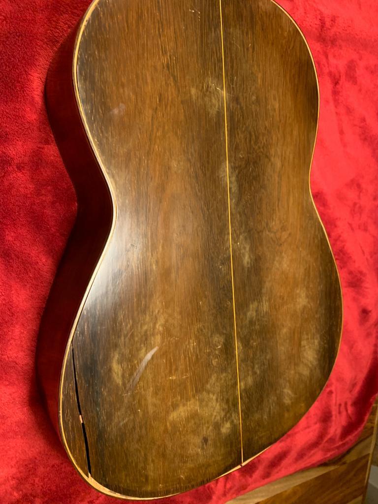 Initial condition of the 1945 Marcelo Barbero guitar before restoration