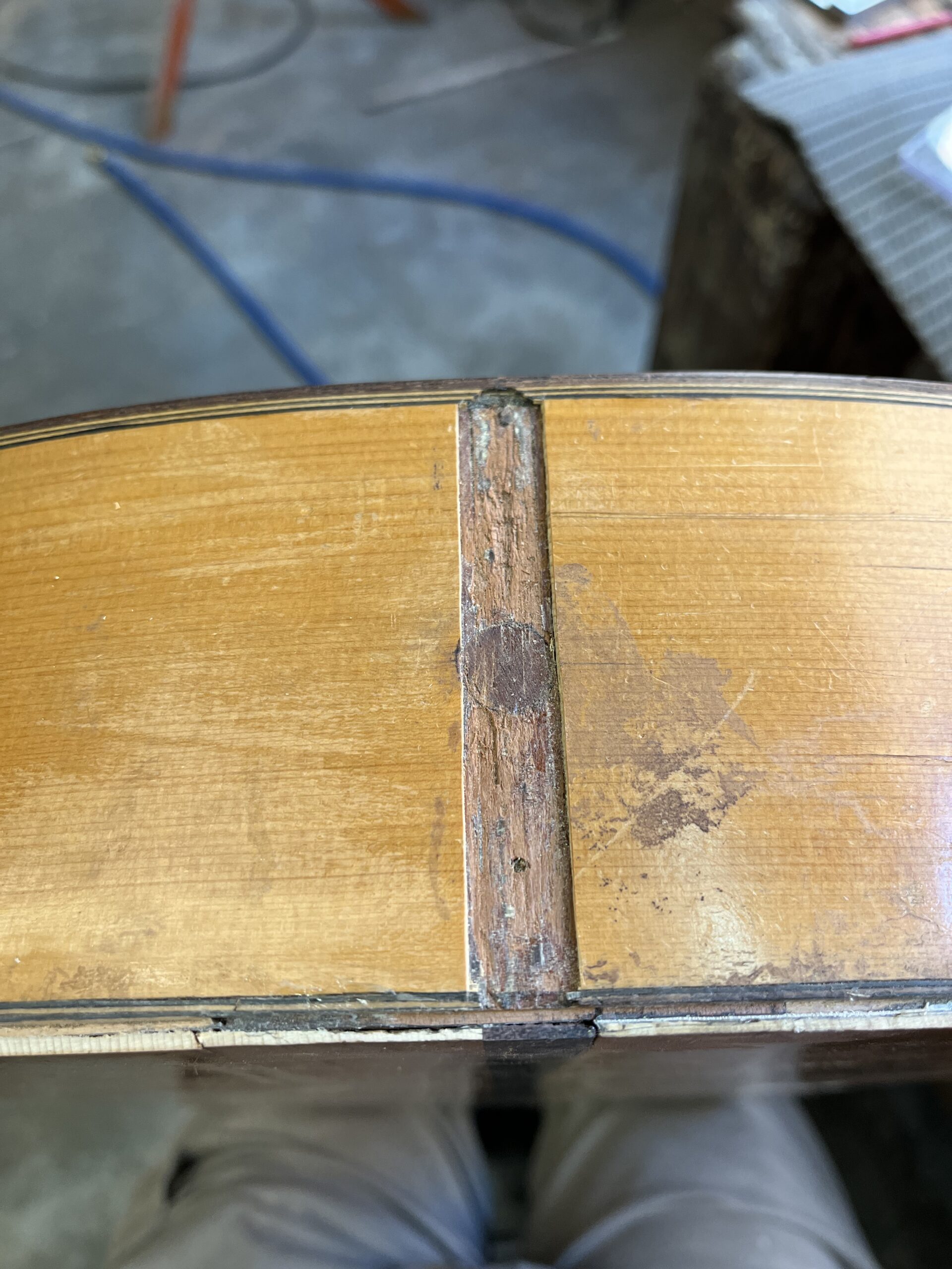 Removing the decorative strip to repair the hole in the guitar tail