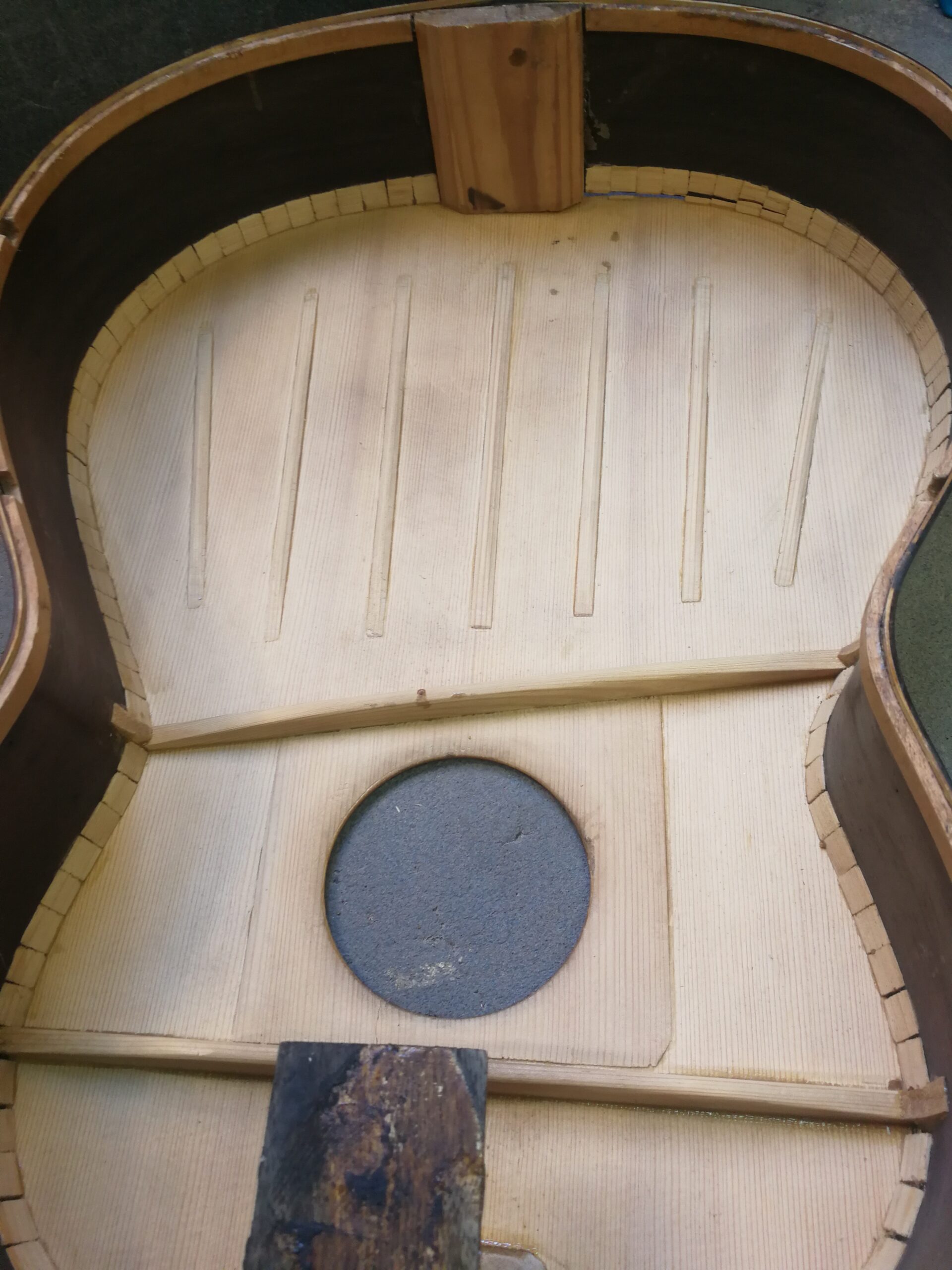 Structural restoration of the 1945 Marcelo Barbero guitar