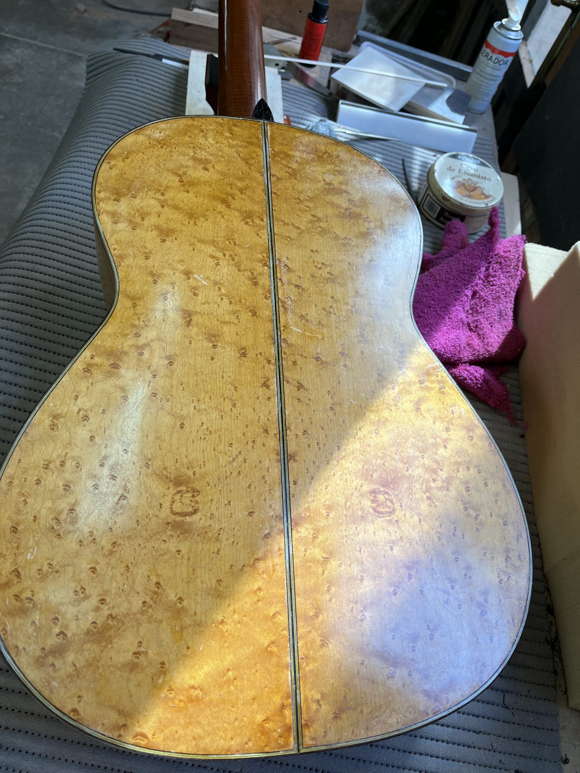 Birdseye maple back of the 1915 Manuel Ramírez guitar